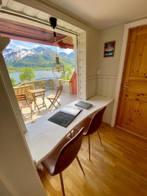 The Little Red Cabin Lofoten Urda Exterior photo
