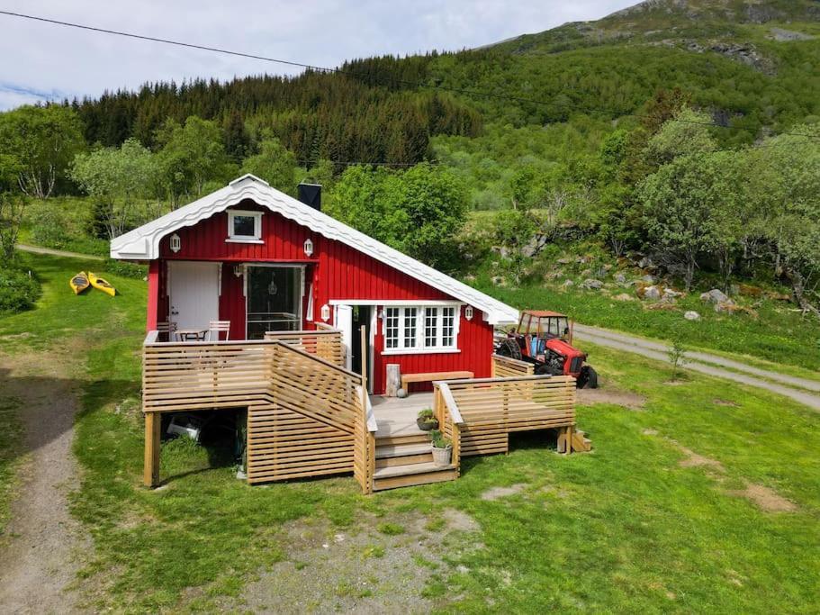 The Little Red Cabin Lofoten Urda Exterior photo